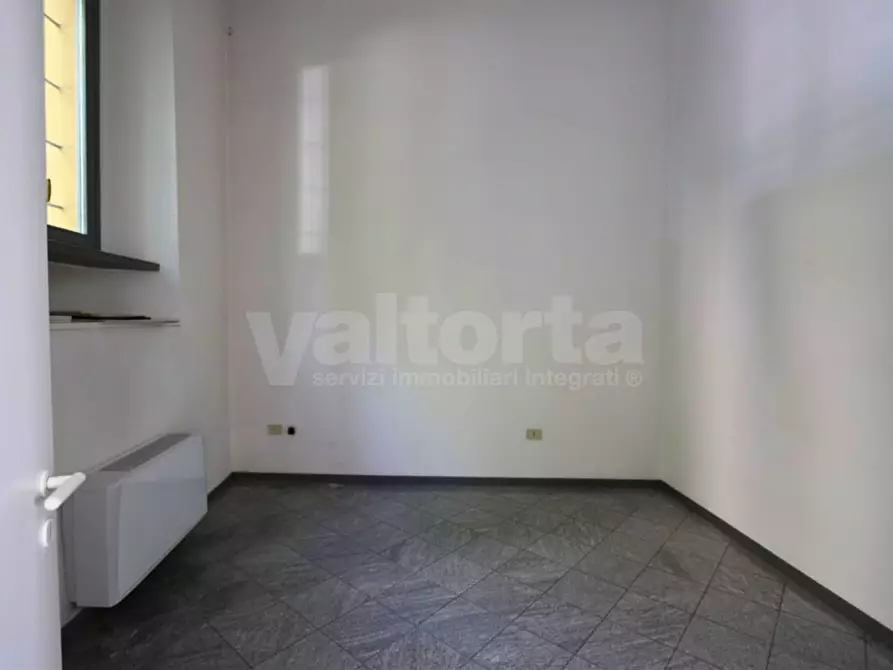 Immagine 5 di Ufficio in affitto  in Viale Regina Margherita 1/A a Monza