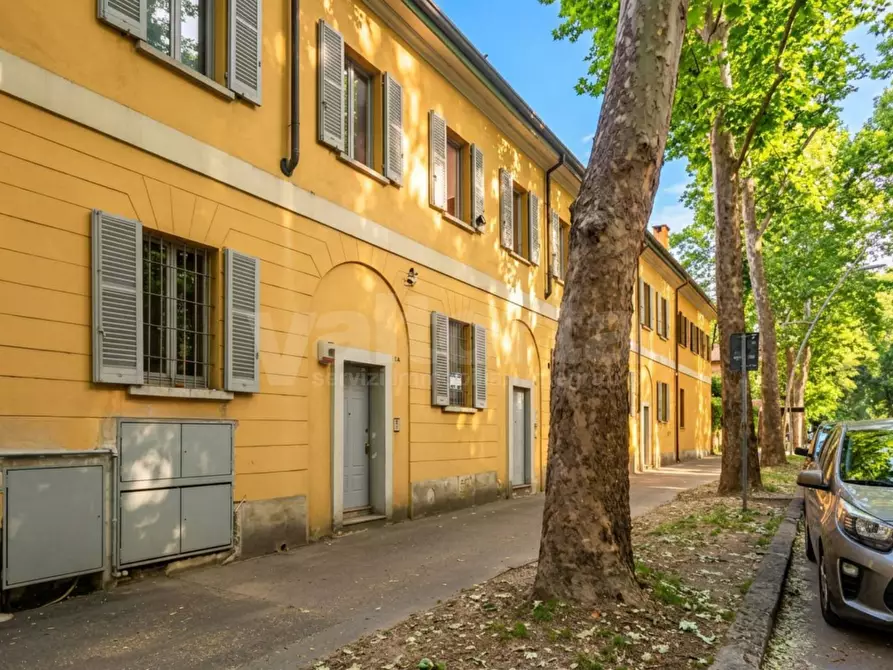 Immagine 1 di Ufficio in affitto  in Viale Regina Margherita 1/A a Monza