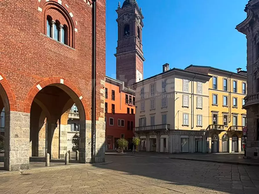 Immagine 1 di Negozio in vendita  in Via Napoleone 1 a Monza