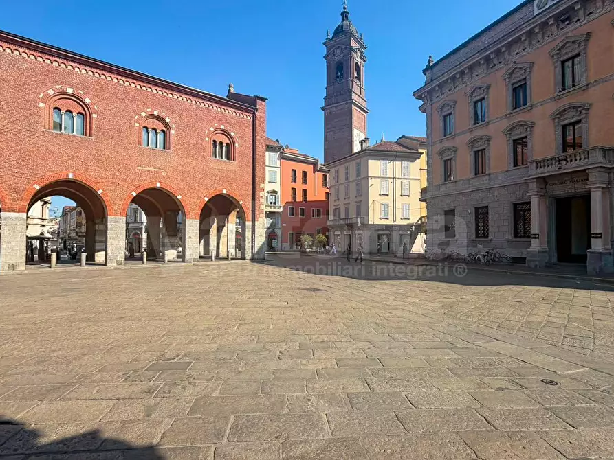 Immagine 2 di Negozio in vendita  in Via Napoleone 1 a Monza