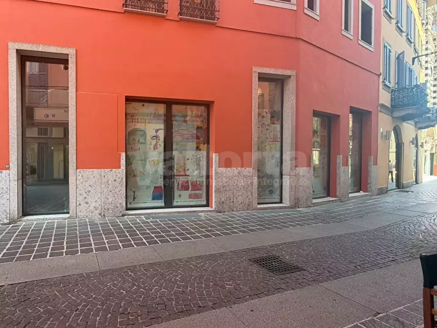 Immagine 6 di Negozio in vendita  in Via Napoleone 1 a Monza