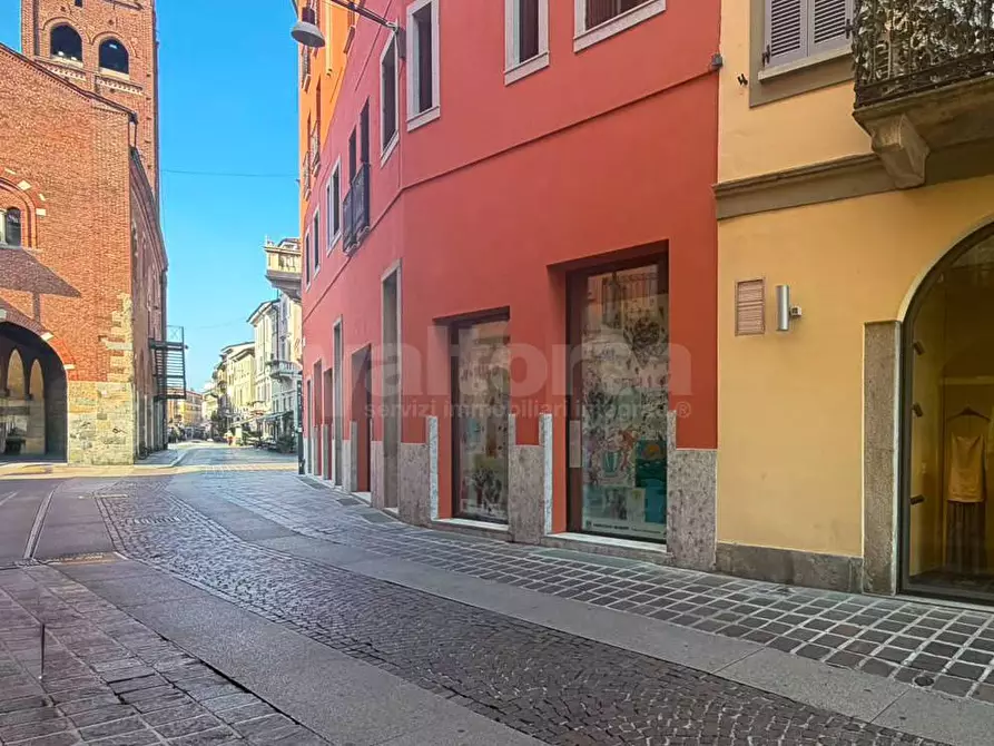 Immagine 8 di Negozio in vendita  in Via Napoleone 1 a Monza