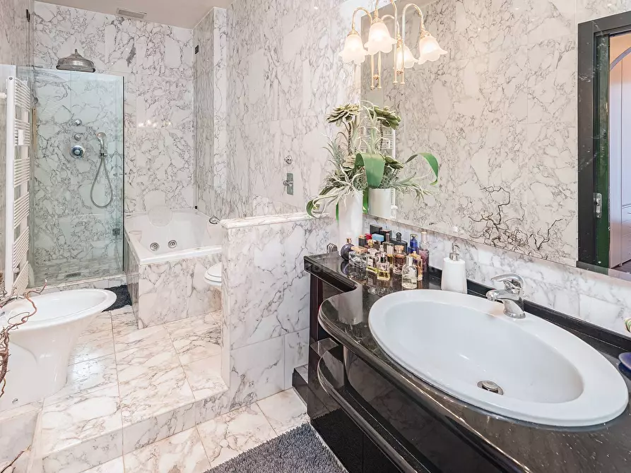 Immagine 16 di Appartamento in affitto  in Viale Cesare Battisti 66 a Monza