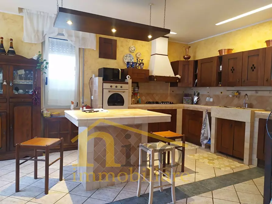 Immagine 7 di Appartamento in vendita  in via Leonardo Petruzzi a Città Sant'angelo