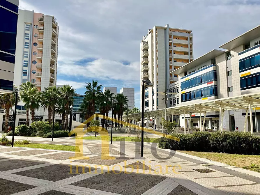 Immagine 1 di Locale commerciale in vendita  in PIAZZA ETTORE TROILO a Pescara