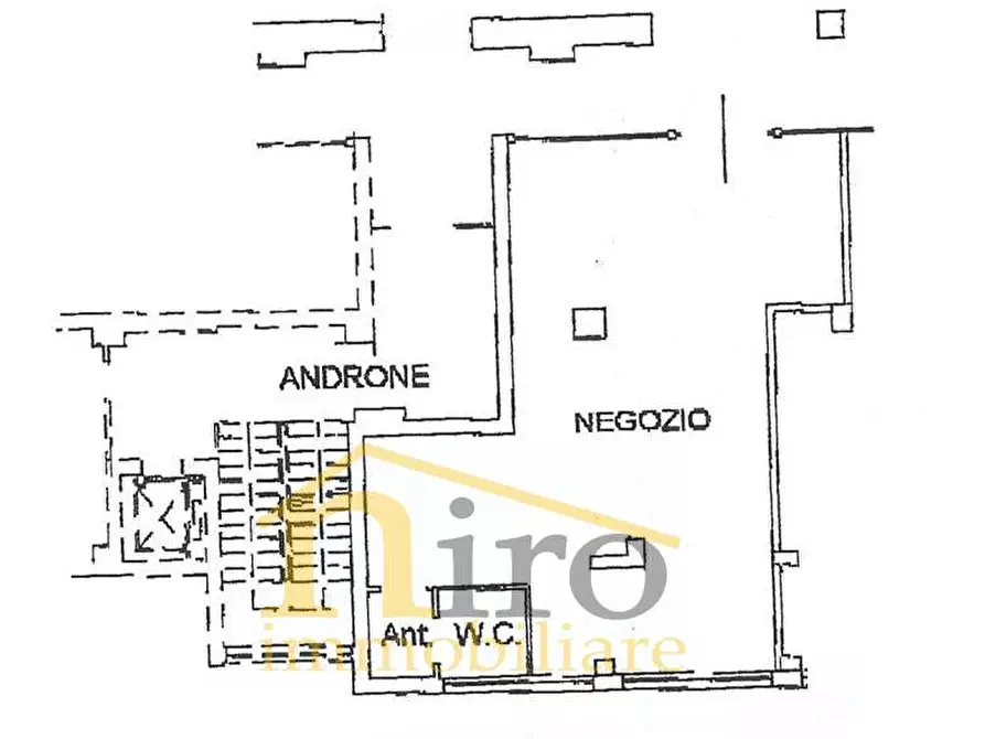 Immagine 8 di Locale commerciale in vendita  in PIAZZA ETTORE TROILO a Pescara