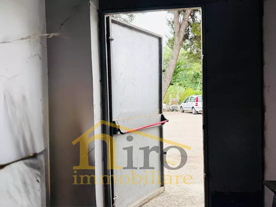 Immagine 3 di Locale commerciale in affitto  in Viale Europa 86 a Spoltore