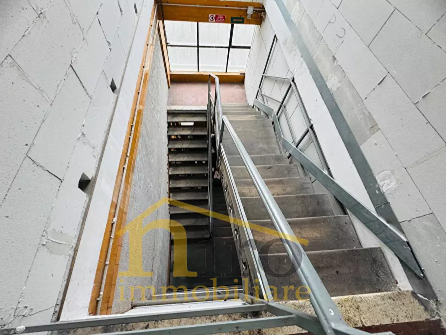 Immagine 6 di Locale commerciale in affitto  in Viale Europa 86 a Spoltore