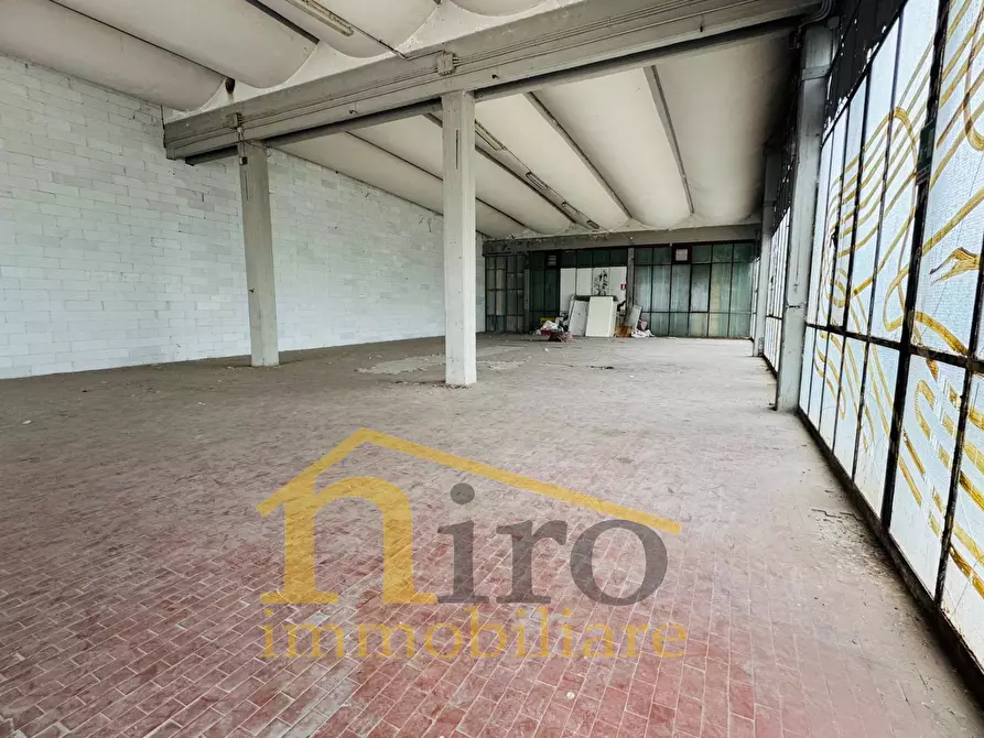 Immagine 8 di Locale commerciale in affitto  in Viale Europa 86 a Spoltore