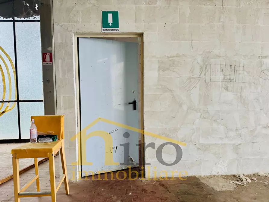 Immagine 9 di Locale commerciale in affitto  in Viale Europa 86 a Spoltore