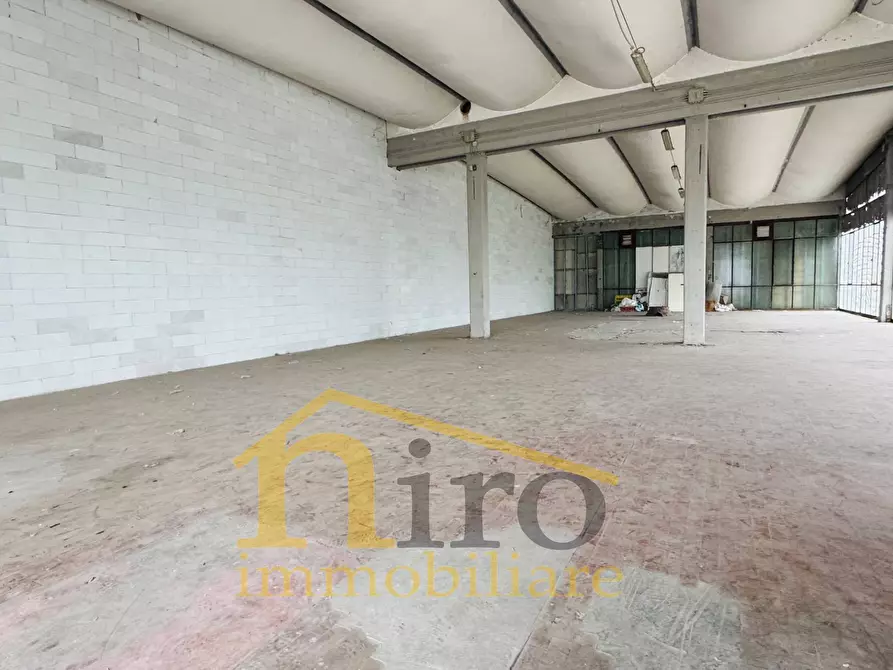 Immagine 11 di Locale commerciale in affitto  in Viale Europa 86 a Spoltore