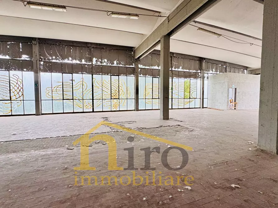 Immagine 16 di Locale commerciale in affitto  in Viale Europa 86 a Spoltore