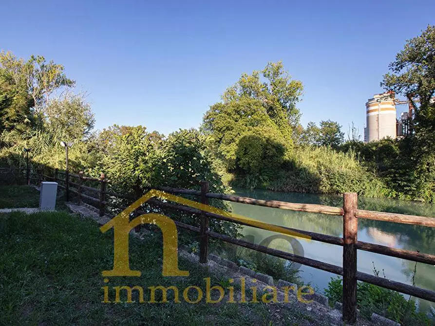 Immagine 17 di Locale commerciale in affitto  in Viale Europa 86 a Spoltore