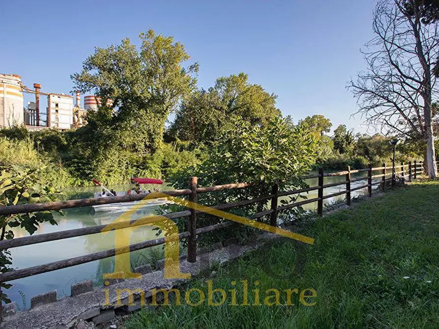 Immagine 18 di Locale commerciale in affitto  in Viale Europa 86 a Spoltore