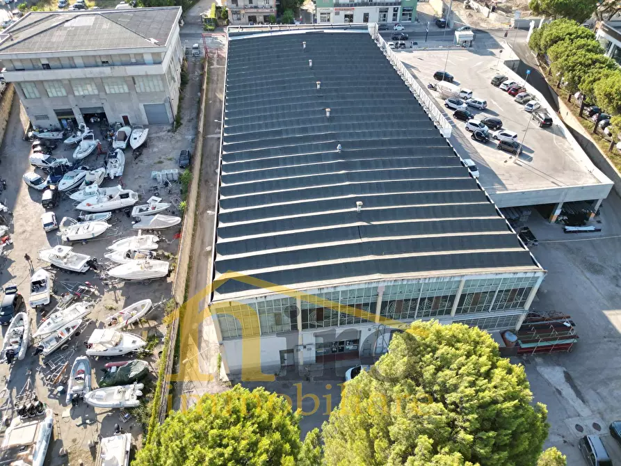 Immagine 21 di Locale commerciale in affitto  in Viale Europa 86 a Spoltore