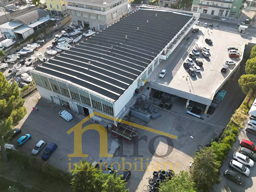 Immagine 23 di Locale commerciale in affitto  in Viale Europa 86 a Spoltore