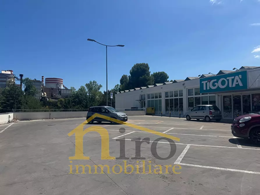 Immagine 25 di Locale commerciale in affitto  in Viale Europa 86 a Spoltore