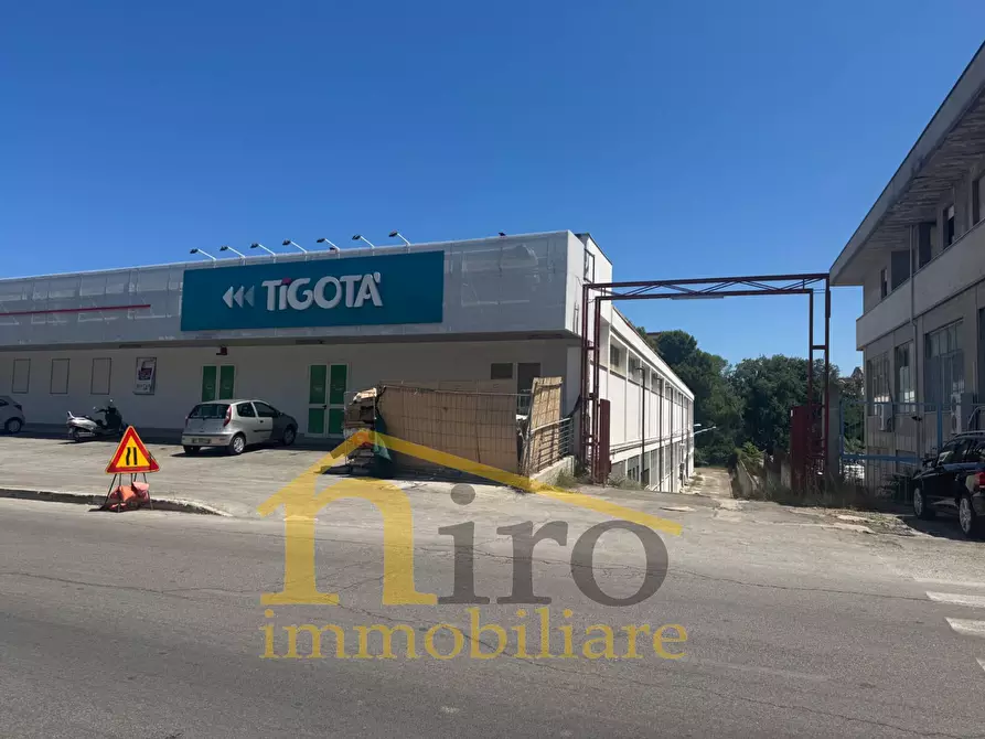 Immagine 27 di Locale commerciale in affitto  in Viale Europa 86 a Spoltore