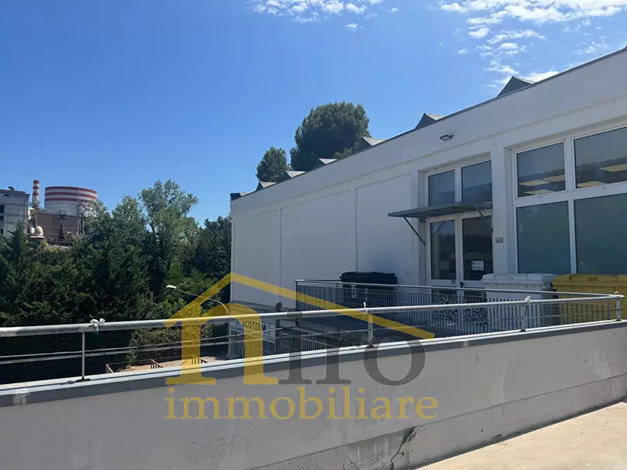 Immagine 32 di Locale commerciale in affitto  in Viale Europa 86 a Spoltore