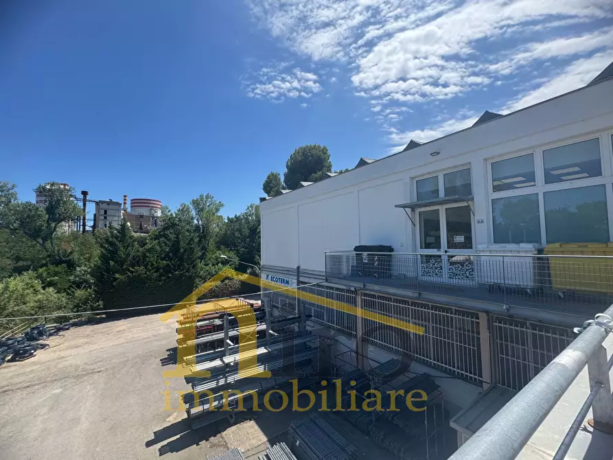 Immagine 34 di Locale commerciale in affitto  in Viale Europa 86 a Spoltore