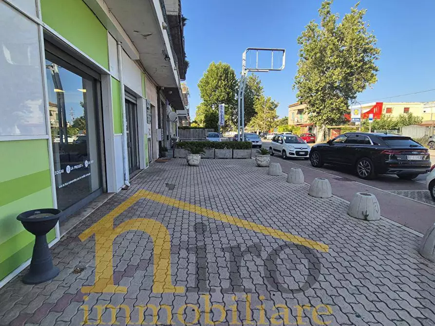 Immagine 2 di Locale commerciale in vendita  in Via Tirburtina Valeria 314 a Pescara