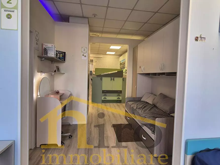 Immagine 5 di Locale commerciale in vendita  in Via Tirburtina Valeria 314 a Pescara