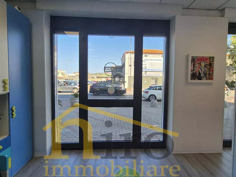 Immagine 19 di Locale commerciale in vendita  in Via Tirburtina Valeria 314 a Pescara