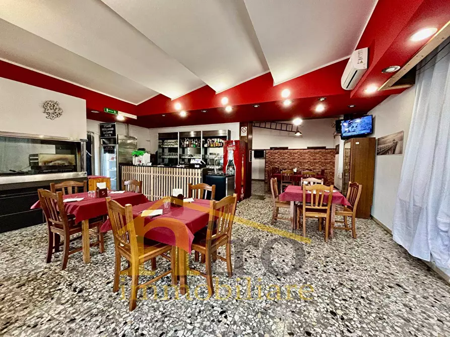 Immagine 4 di Attività commerciale in vendita  in Via Marinelli a Montesilvano