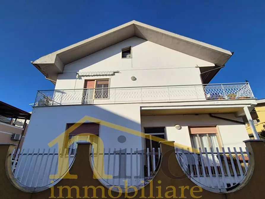Immagine 1 di Casa indipendente in vendita  in Via Salita Facciolini 26 a Pescara