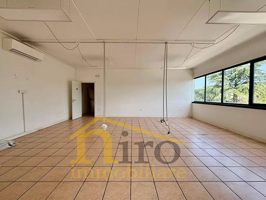 Immagine 5 di Ufficio in affitto  in Via Delle Gualchiere a Città Sant'angelo