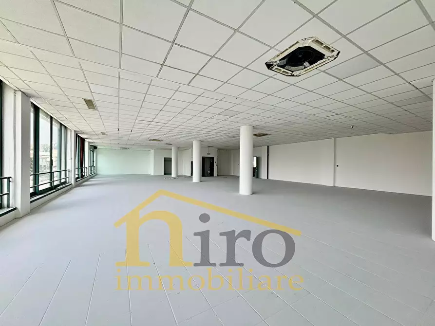 Immagine 2 di Locale commerciale in affitto  in via delle gualchiere a Città Sant'angelo