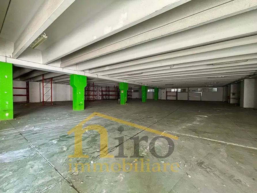 Immagine 4 di Locale commerciale in affitto  in via delle gualchiere a Città Sant'angelo