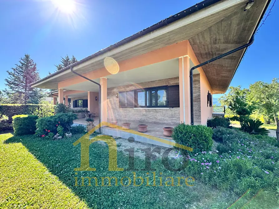 Immagine 10 di Villa in vendita  in Contrada Collina 80 a Nocciano