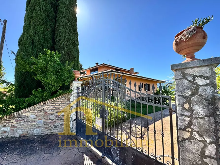 Immagine 4 di Villa in vendita  in Contrada Collina 80 a Nocciano
