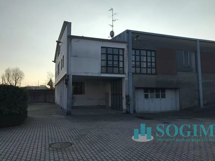 Immagine 4 di Capannone industriale in vendita  in Via Torino 30 a Cantù