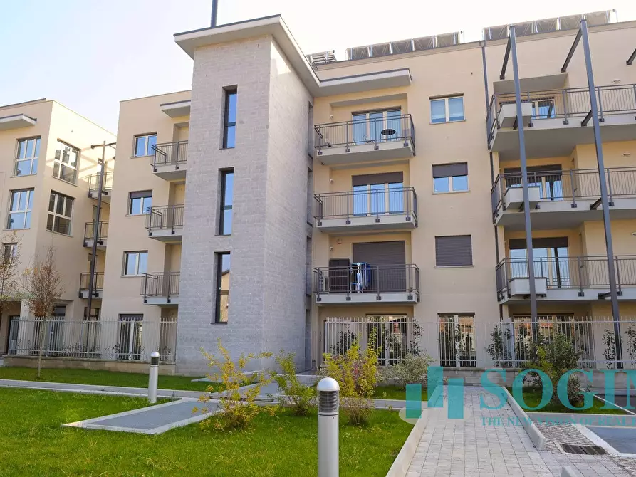 Immagine 2 di Locale commerciale in vendita  in via Toti a Carugo