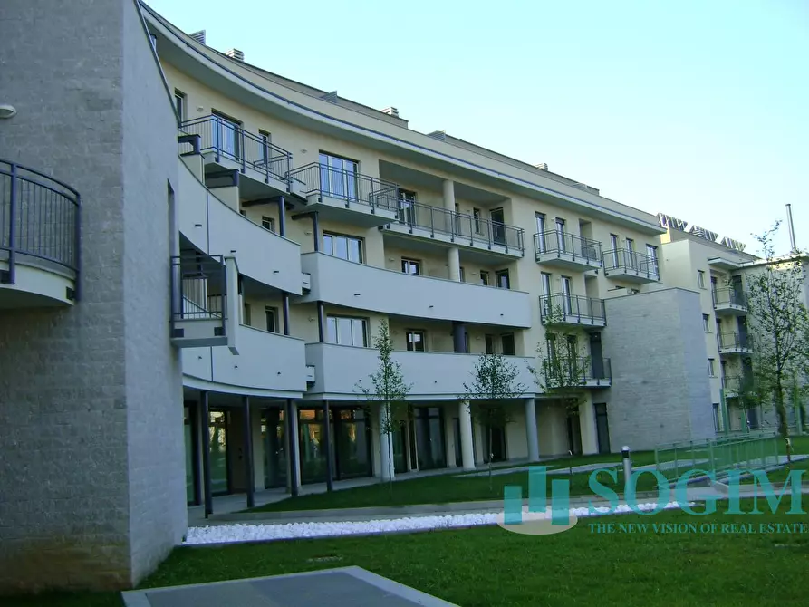 Immagine 13 di Locale commerciale in vendita  in via Toti a Carugo