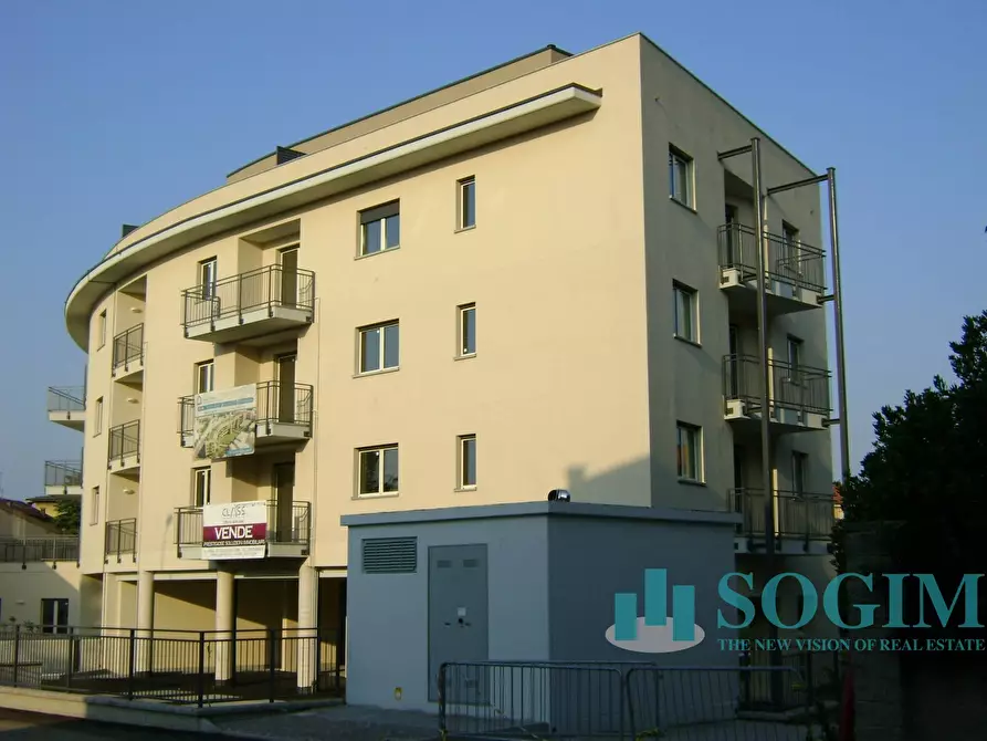 Immagine 15 di Locale commerciale in vendita  in via Toti a Carugo