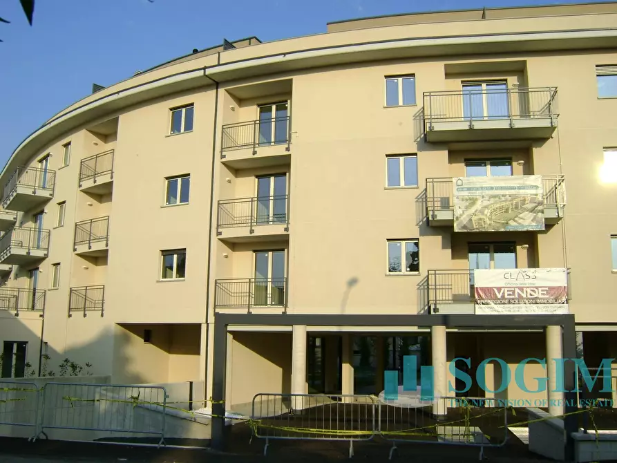 Immagine 17 di Locale commerciale in vendita  in via Toti a Carugo