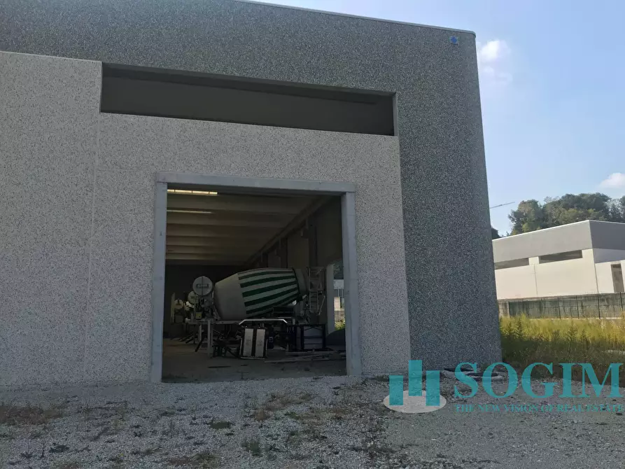 Immagine 2 di Capannone industriale in vendita  in via Valsorda a Carugo