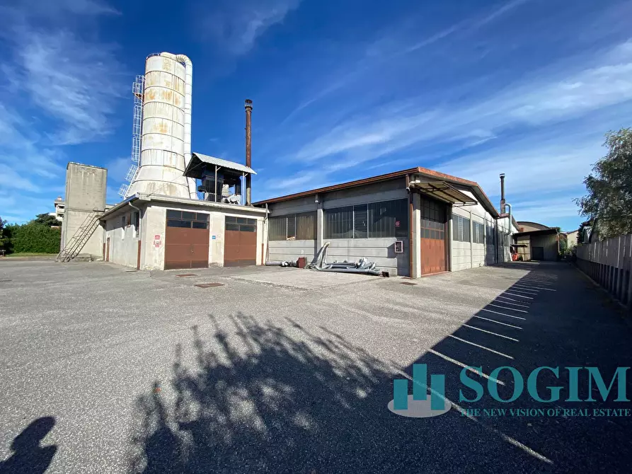 Immagine 10 di Capannone industriale in vendita  a Cantù