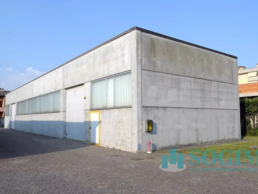 Immagine 3 di Capannone industriale in vendita  a Cantù