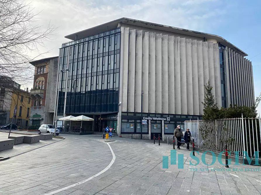 Immagine 2 di Negozio in affitto  in Via Giacomo Matteotti a Cantù