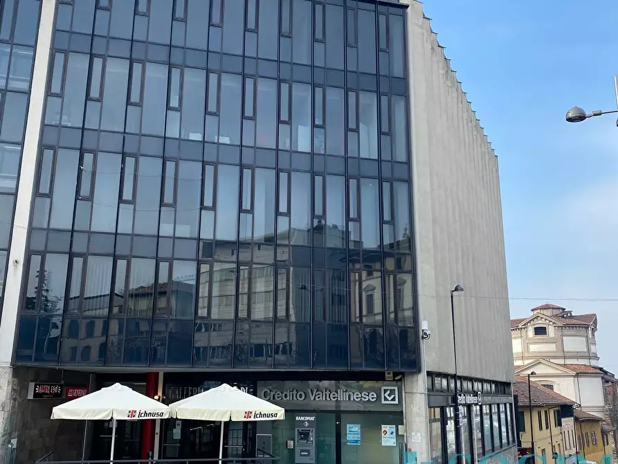 Immagine 7 di Negozio in affitto  in Via Giacomo Matteotti a Cantù