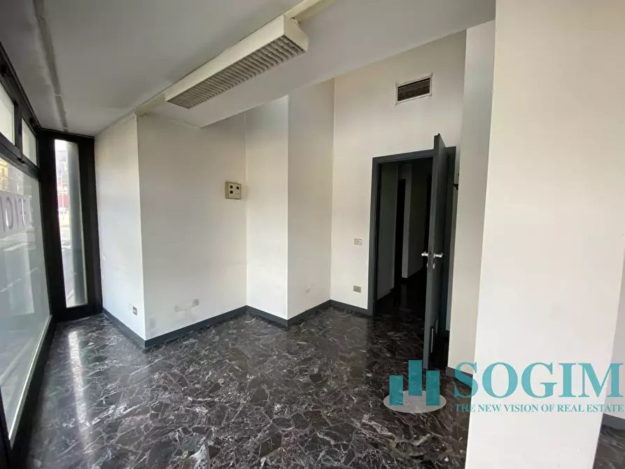 Immagine 14 di Negozio in affitto  in Via Giacomo Matteotti a Cantù