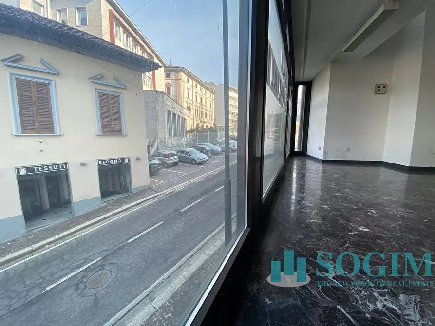 Immagine 15 di Negozio in affitto  in Via Giacomo Matteotti a Cantù