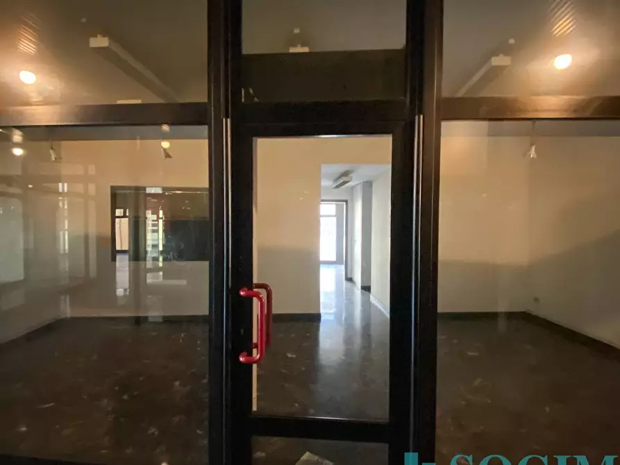 Immagine 16 di Negozio in affitto  in Via Giacomo Matteotti a Cantù