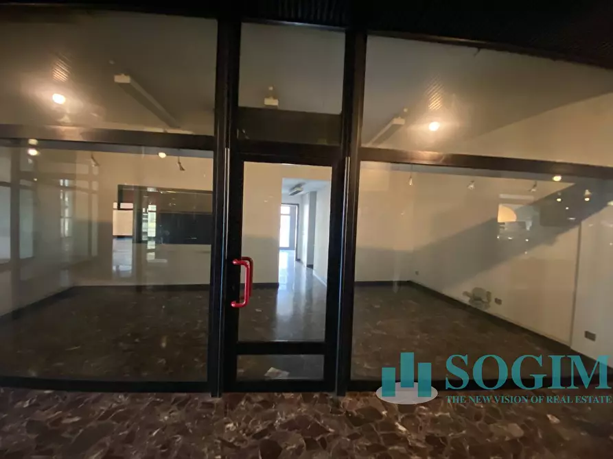 Immagine 17 di Negozio in affitto  in Via Giacomo Matteotti a Cantù