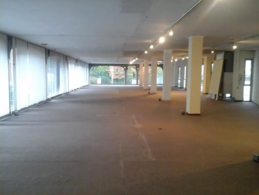 Immagine 5 di Locale commerciale in vendita  a Buscate