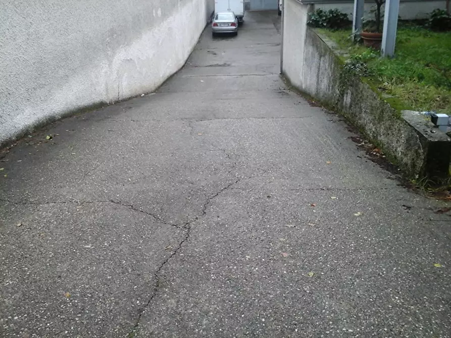 Immagine 9 di Locale commerciale in vendita  a Buscate